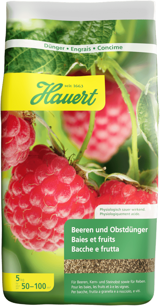 Ein Sack mit Dünger für Beeren und Obst